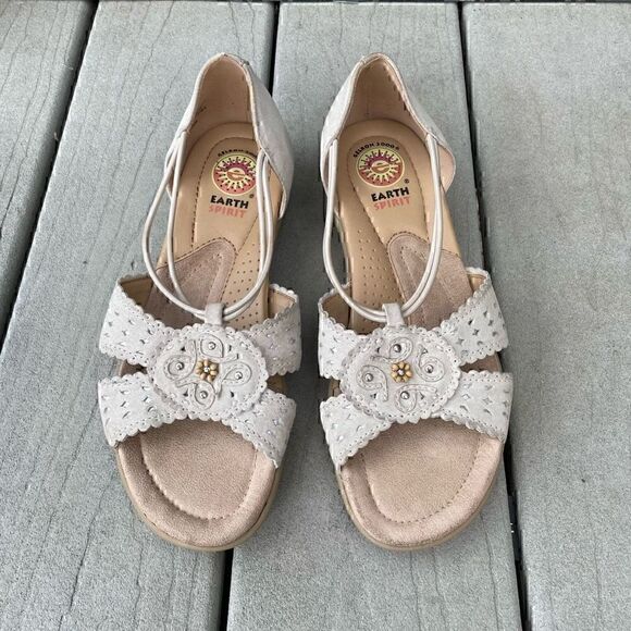 Earth Spirit Sandals Womens Size 7.5 Beaded Leather Casual Pull On Beige Wedge - Picture 4 of 10
